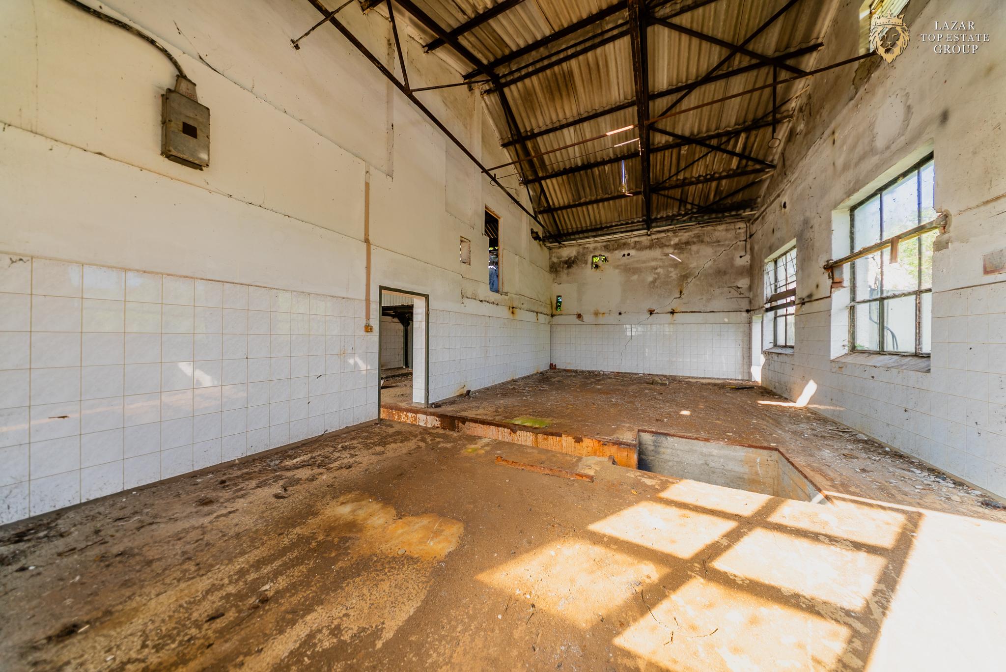 Cladire industriala de vanzare cu potential 3,5 ha in Batania