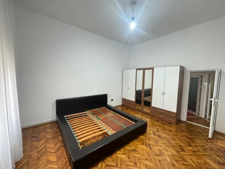 Casa 4 camere de închiriat zona centrala