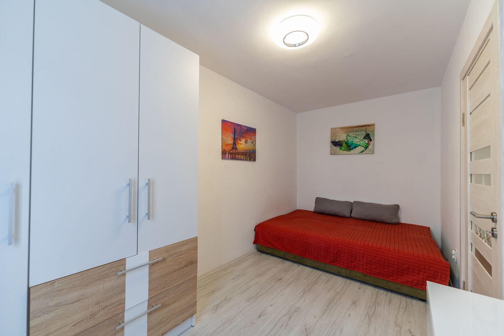 Apartament 3 camere modern in Intim