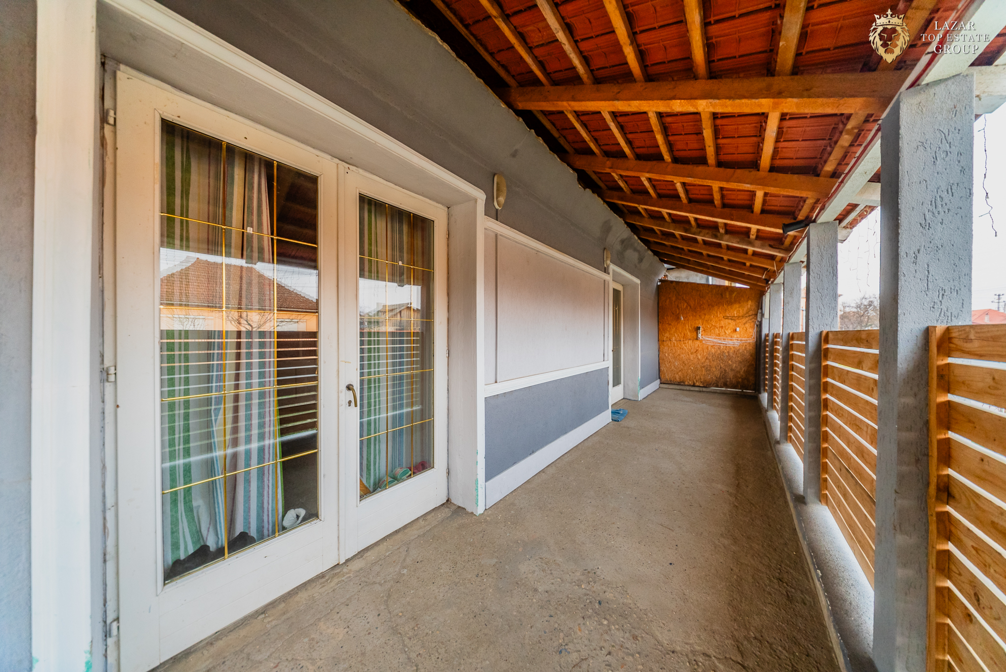 Casa de vanzare 7 camere Santana