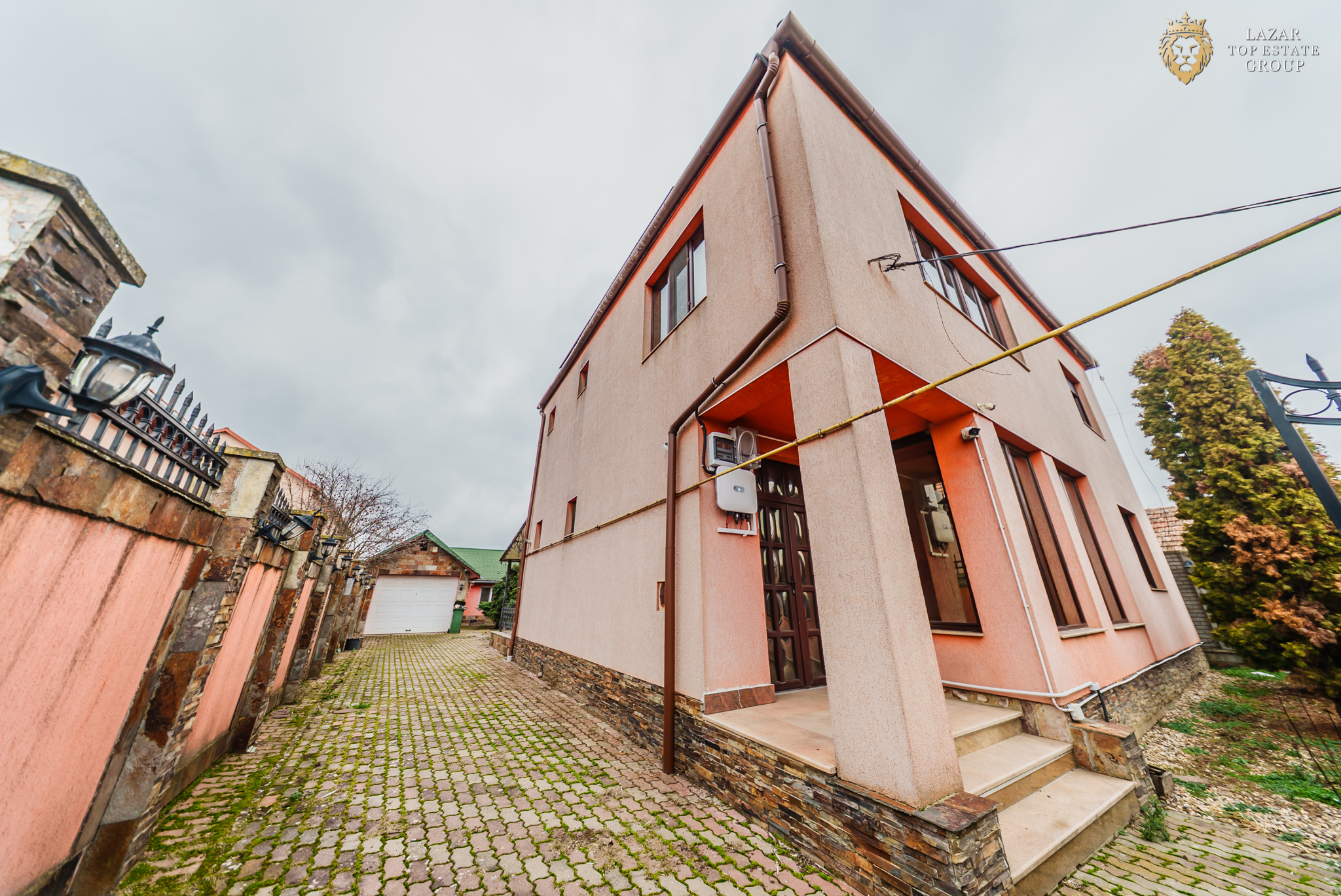Vilă 5 camere de Vanzare Chișineu-Criș