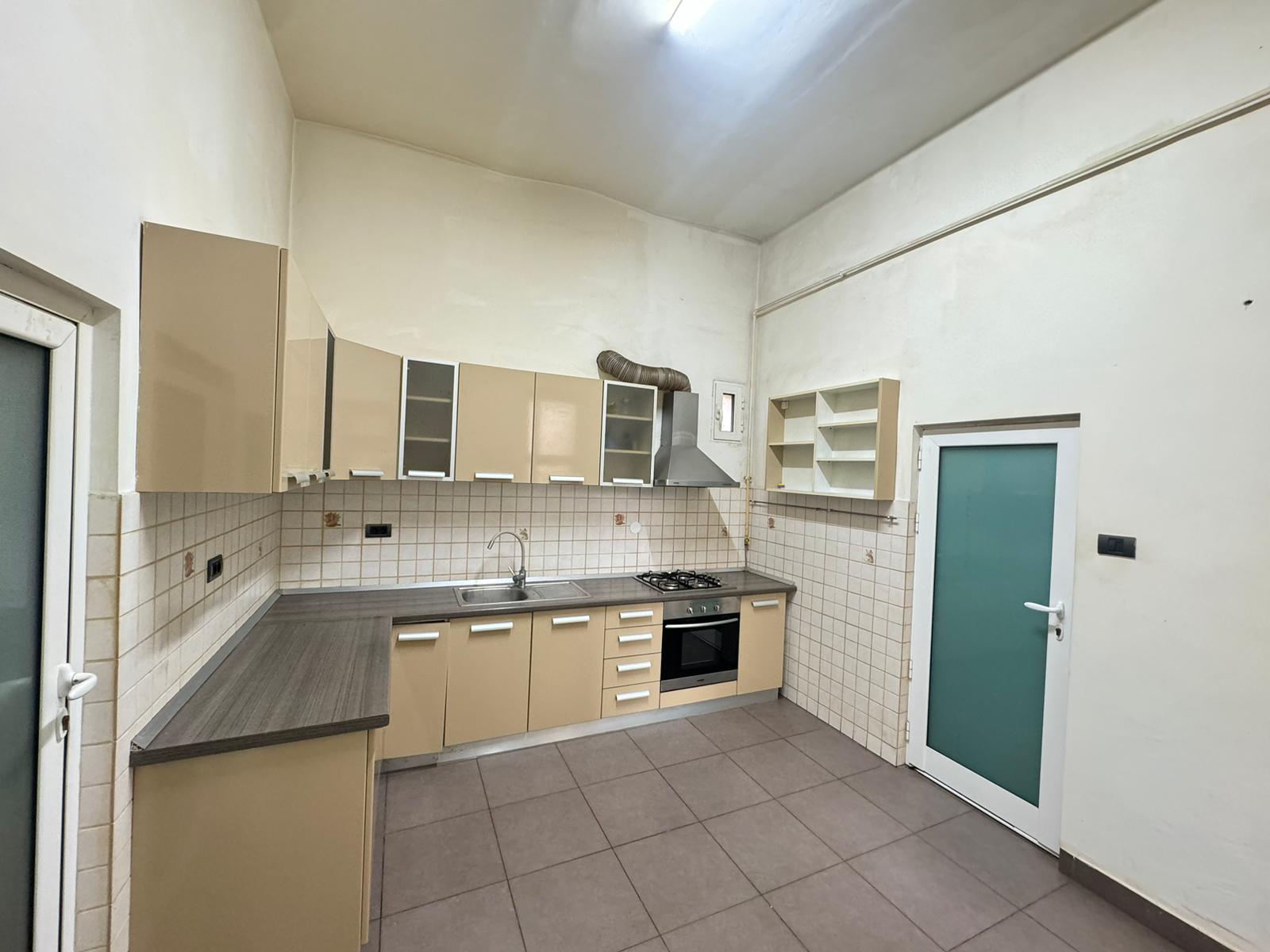 Casa 4 camere de închiriat zona centrala