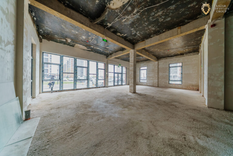 Spatiu Comercial Premium – 370 mp, Vitrină 13 m, 3 Intrări • Adora Par