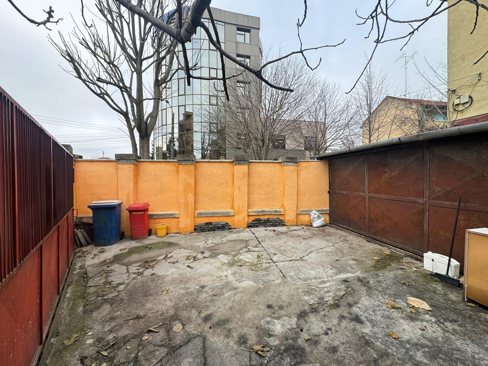 Casa 4 camere de închiriat zona centrala