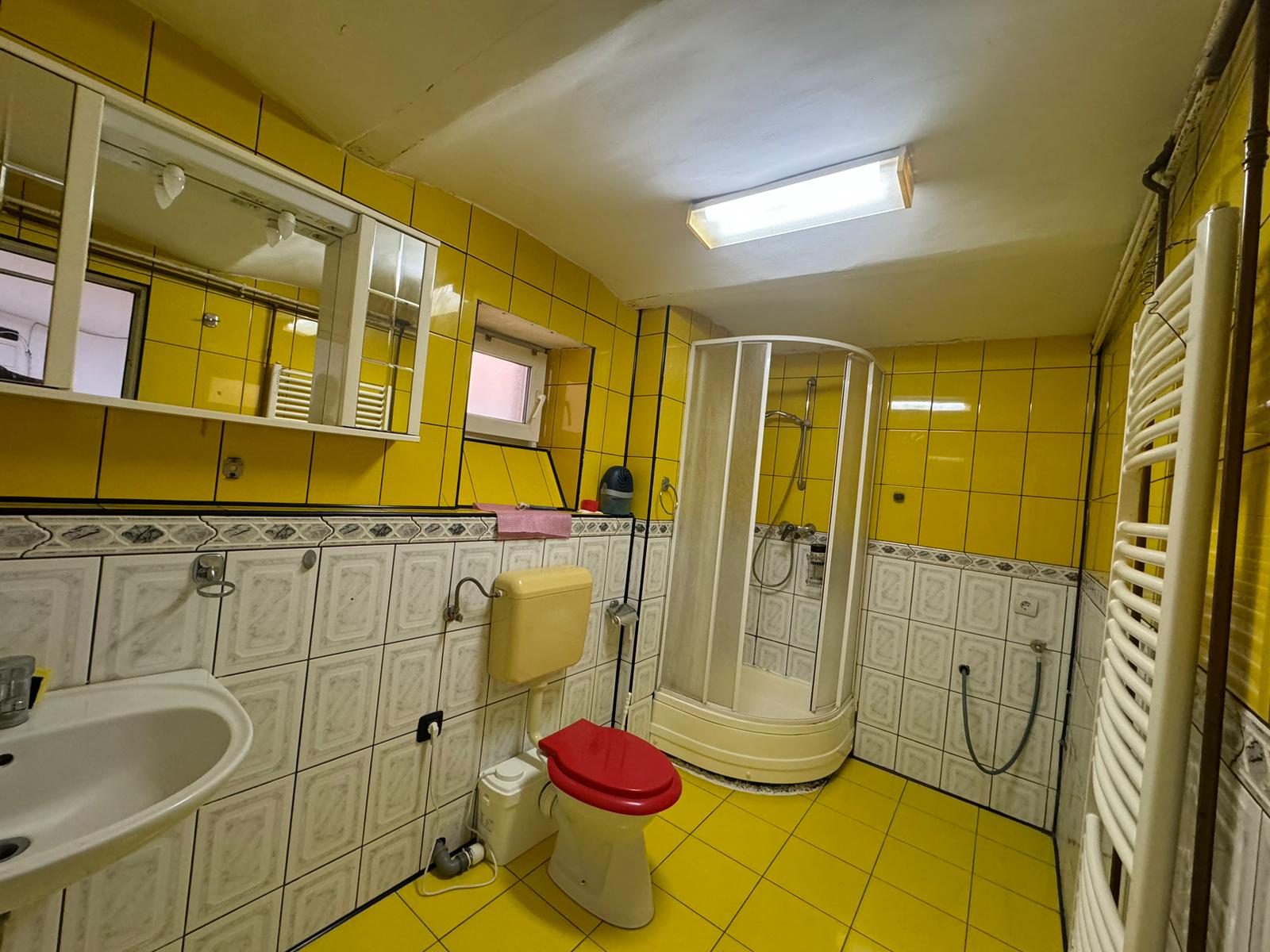 Casa 4 camere de închiriat zona centrala