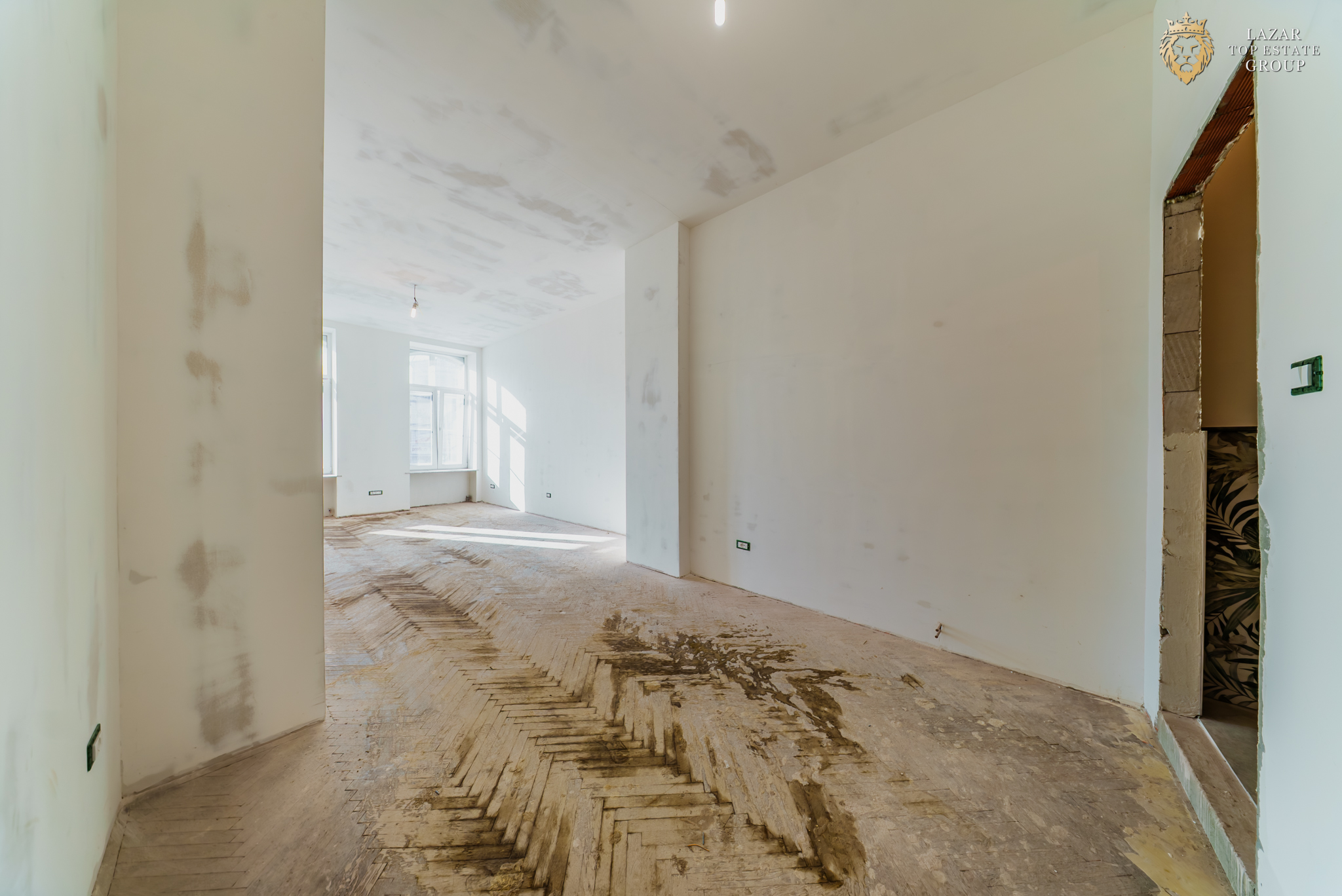 Apartament clasic 4 camere de vanzare Unirii