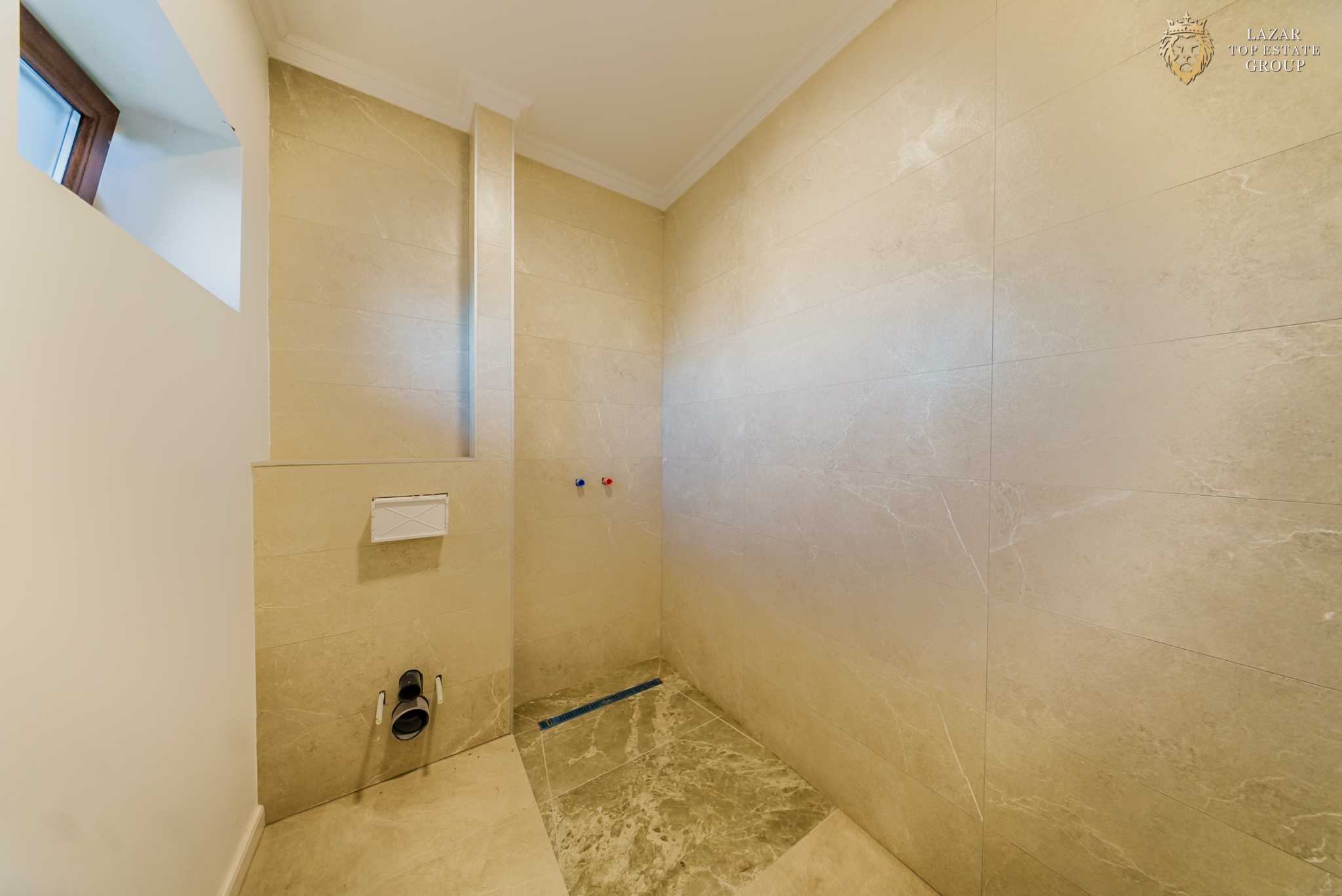 Apartament nou +curte cu terasa 4 camere in Gai