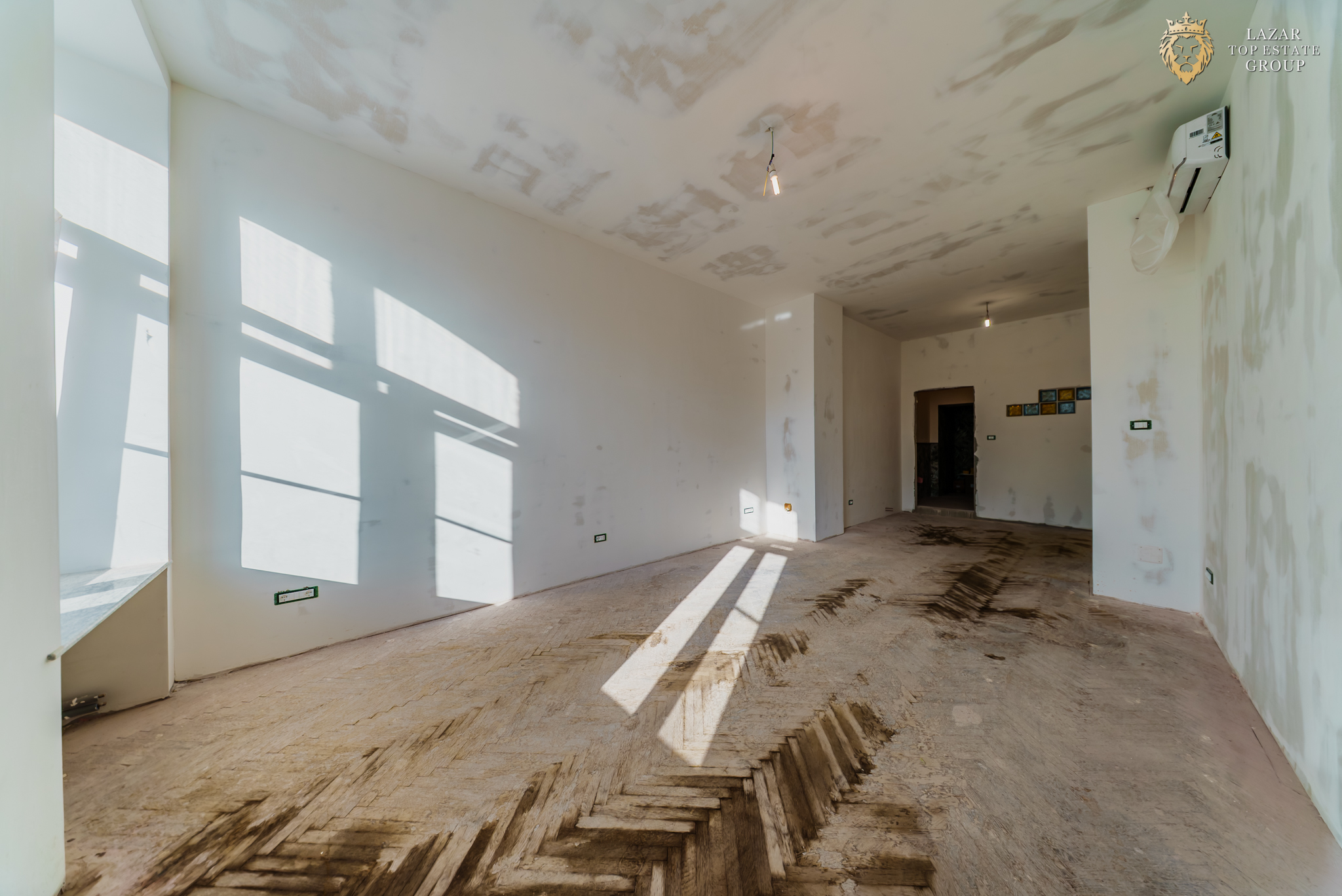 Apartament clasic 4 camere de vanzare Unirii