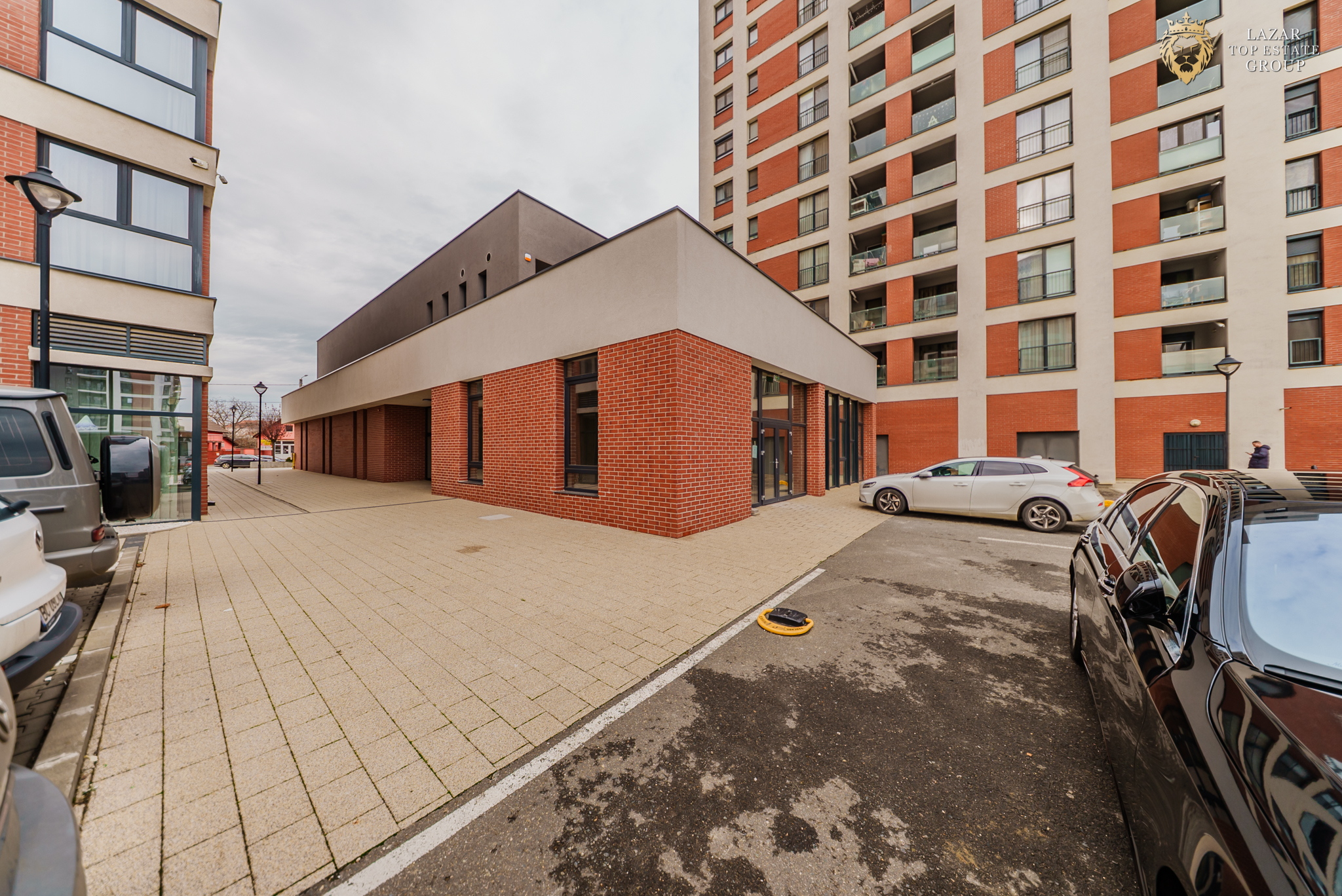 Spatiu Comercial Premium – 370 mp, Vitrină 13 m, 3 Intrări • Adora Par