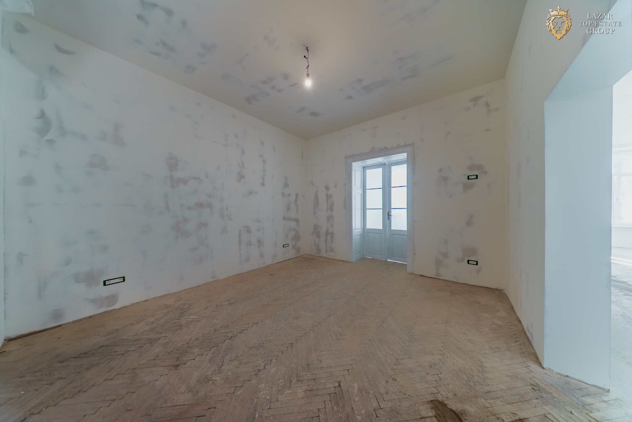 Apartament clasic 4 camere de vanzare Unirii