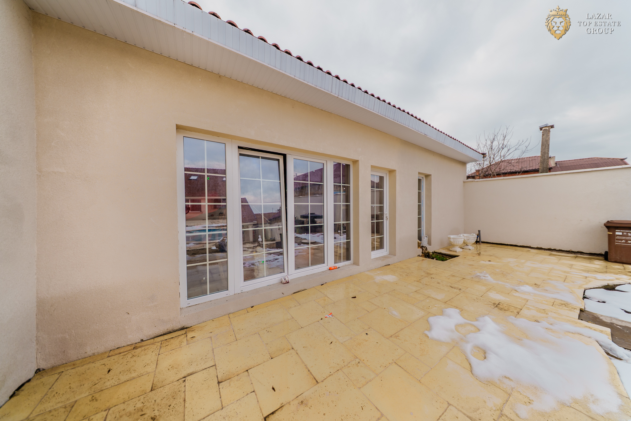 Vila moderna minimalista de vanzare in Arad
