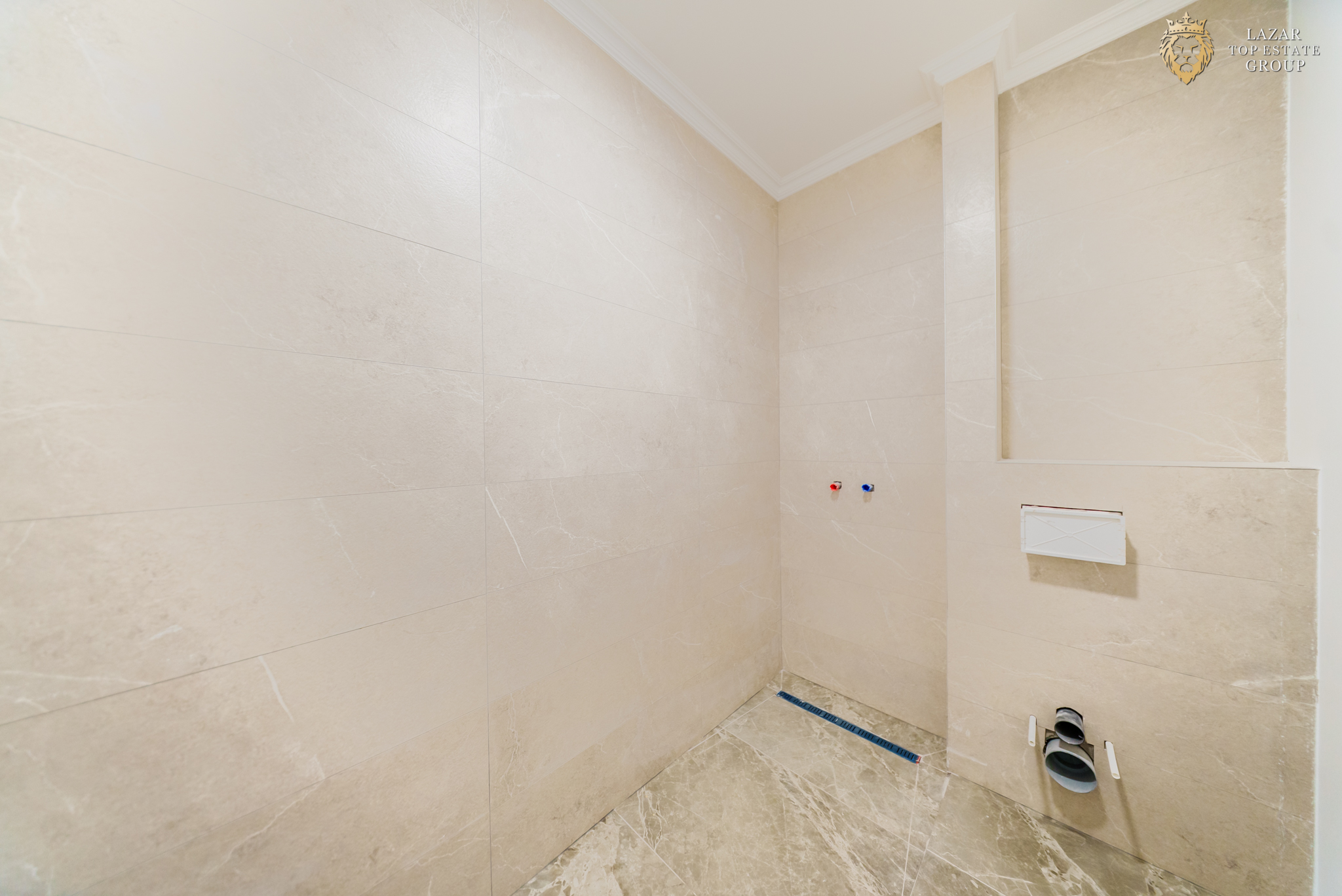 Apartament nou +curte cu terasa 4 camere in Gai