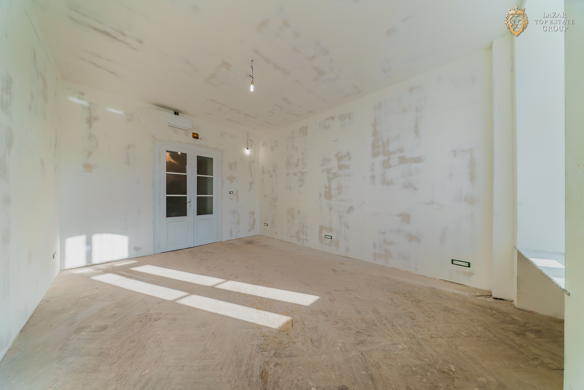 Apartament clasic 4 camere de vanzare Unirii