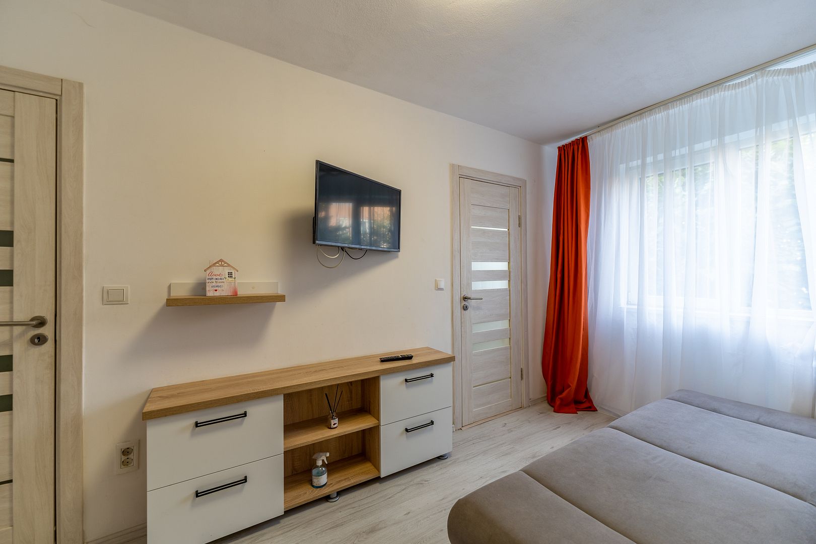 Apartament 3 camere modern in Intim