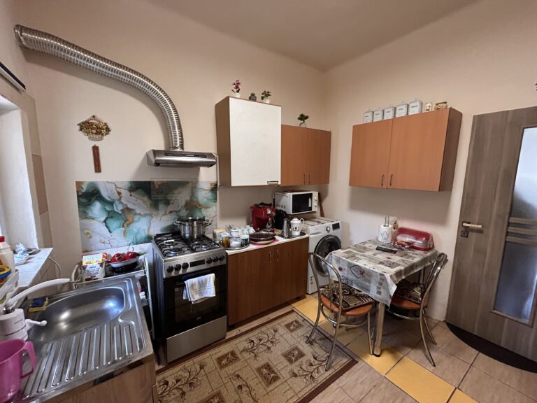 Apartament la casa de vanzare zona Boul Rosu