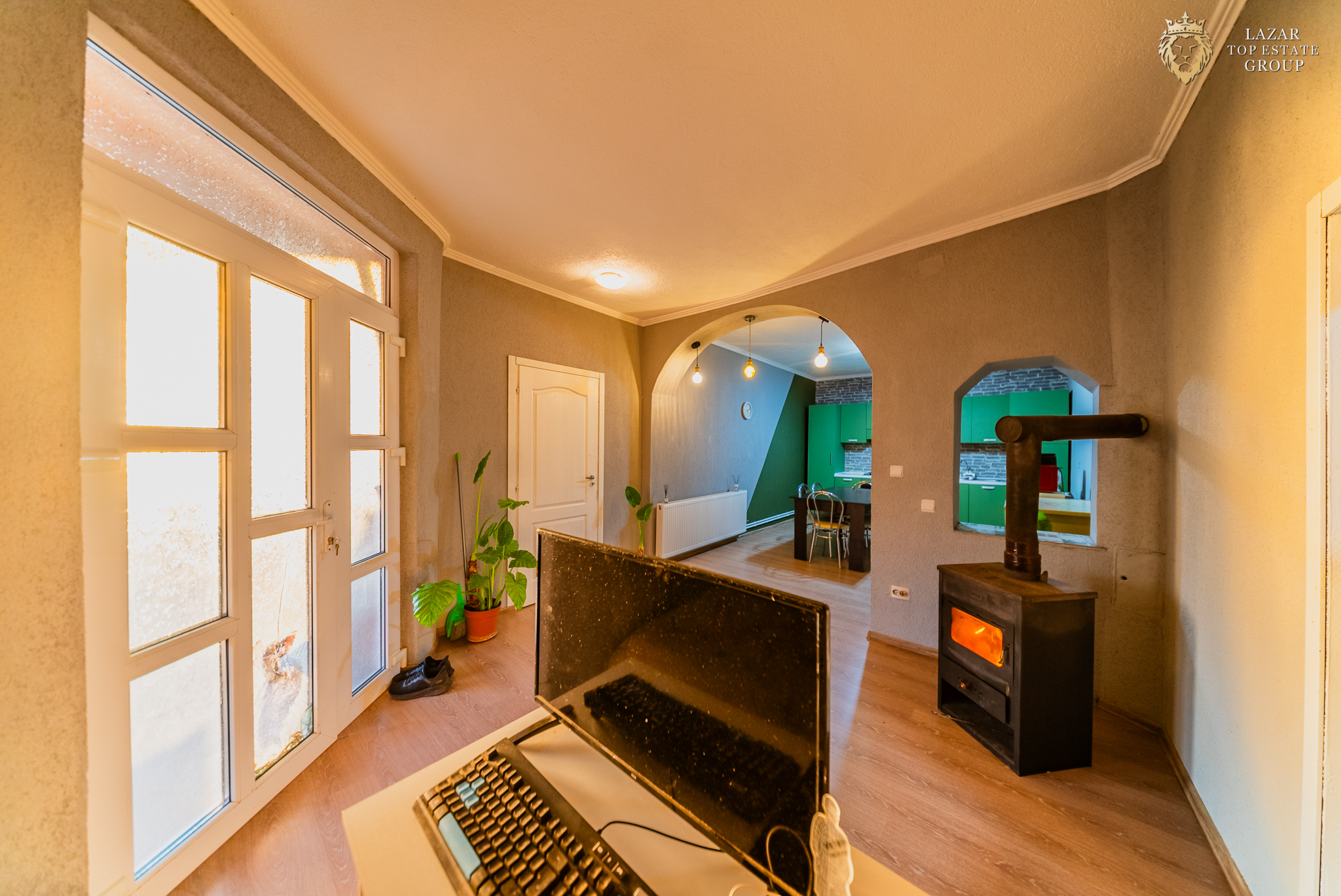 Casa de vanzare 7 camere Santana