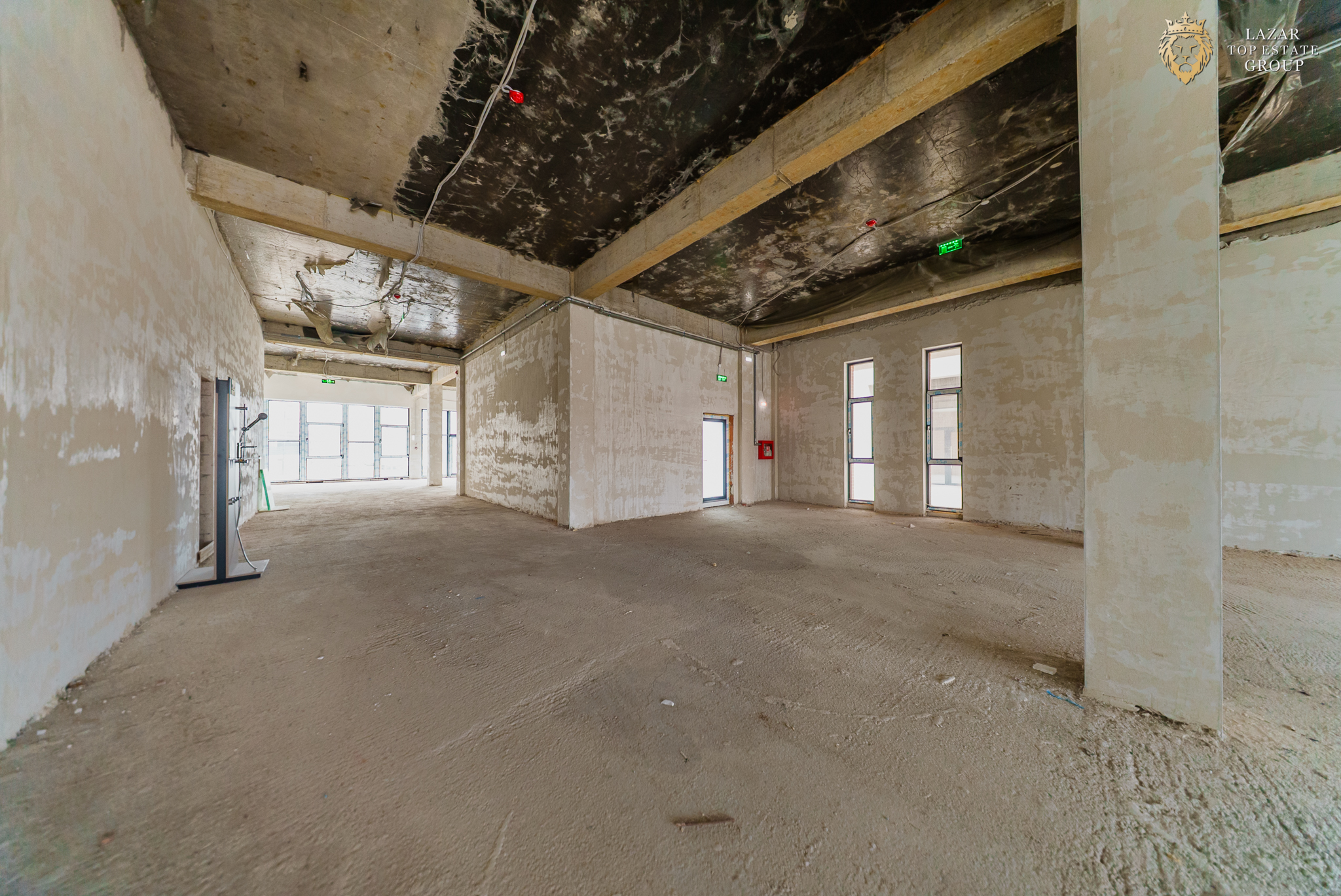 Spatiu Comercial Premium – 370 mp, Vitrină 13 m, 3 Intrări • Adora Par