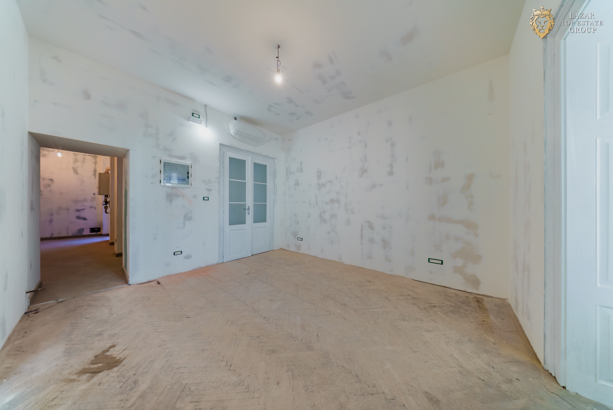 Apartament clasic 4 camere de vanzare Unirii