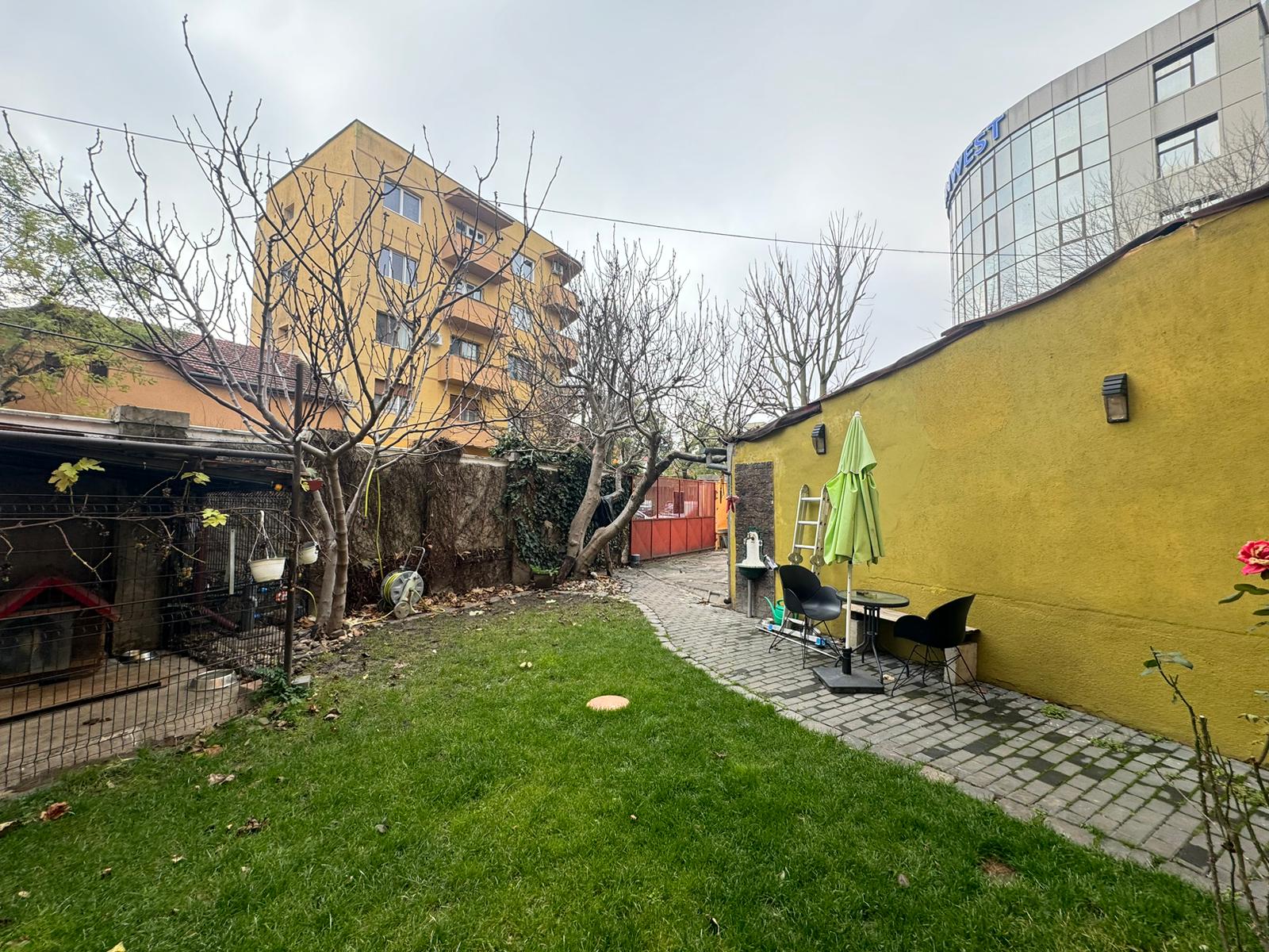 Casa 4 camere de închiriat zona centrala