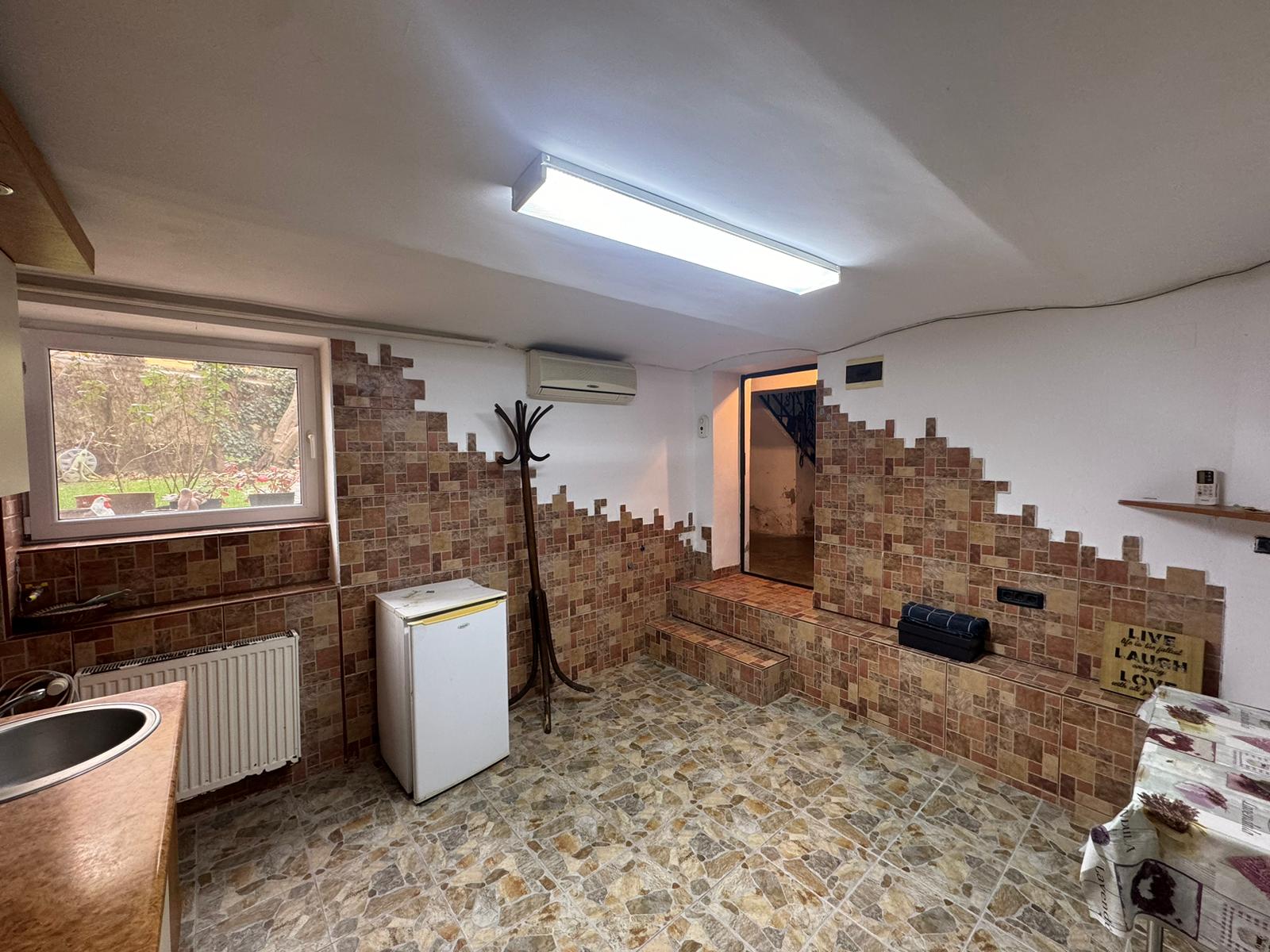 Casa 4 camere de închiriat zona centrala