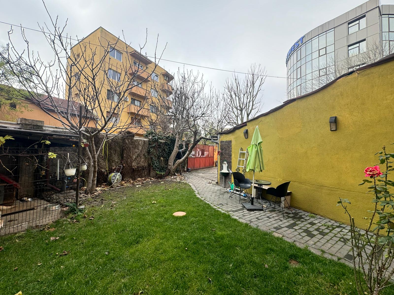 Casa 4 camere de închiriat zona centrala