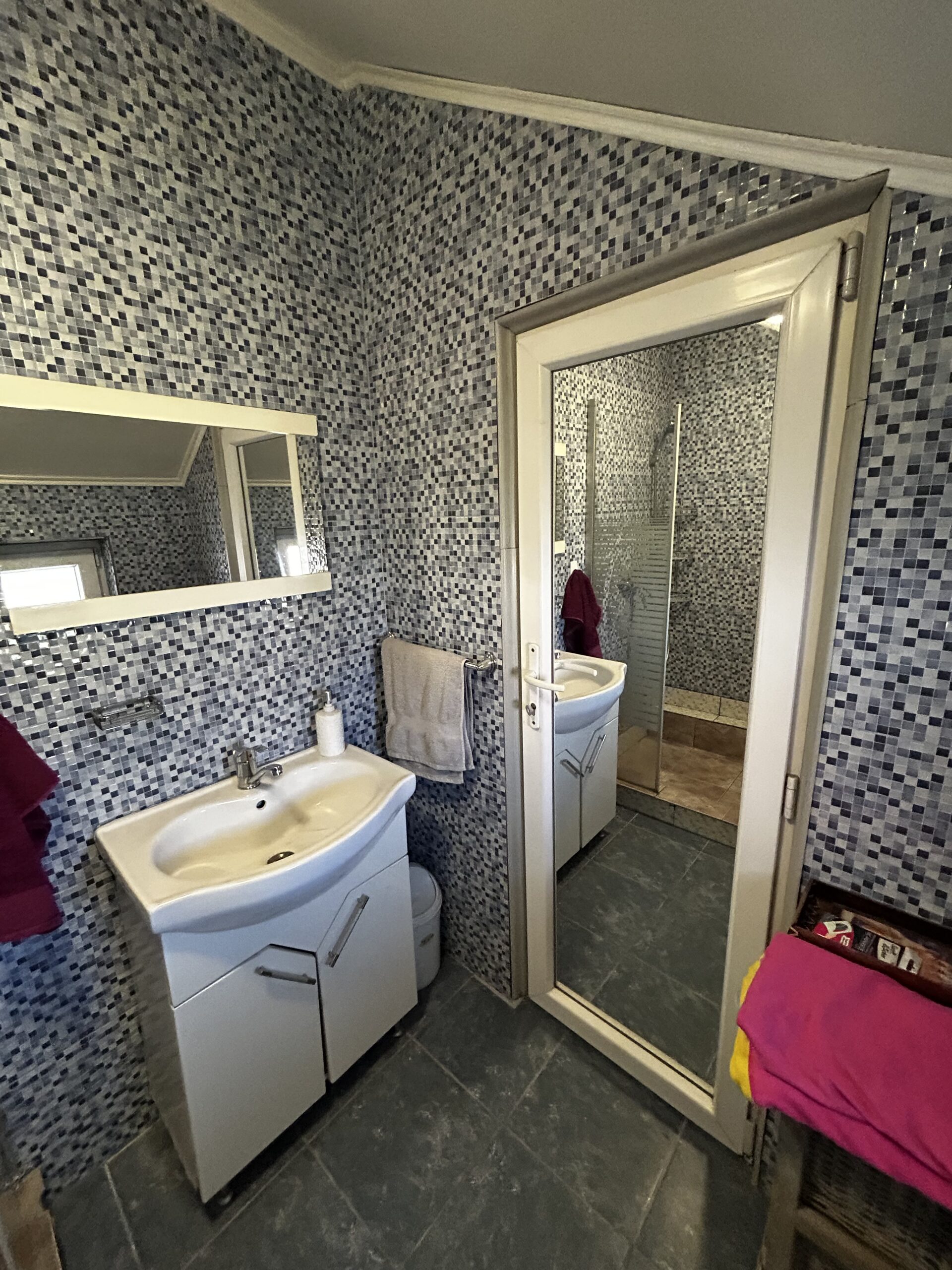 Apartament 2 camere la casa Parneava de inchiriat