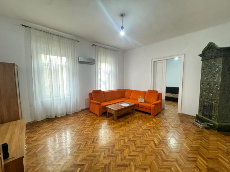 Casa 4 camere de închiriat zona centrala