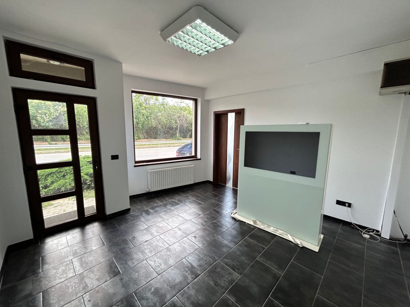 Spațiut de închiriat cu 7 camere, Zona Subcetate