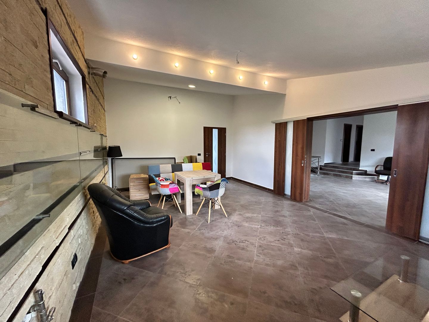 Spațiut de închiriat cu 7 camere, Zona Subcetate