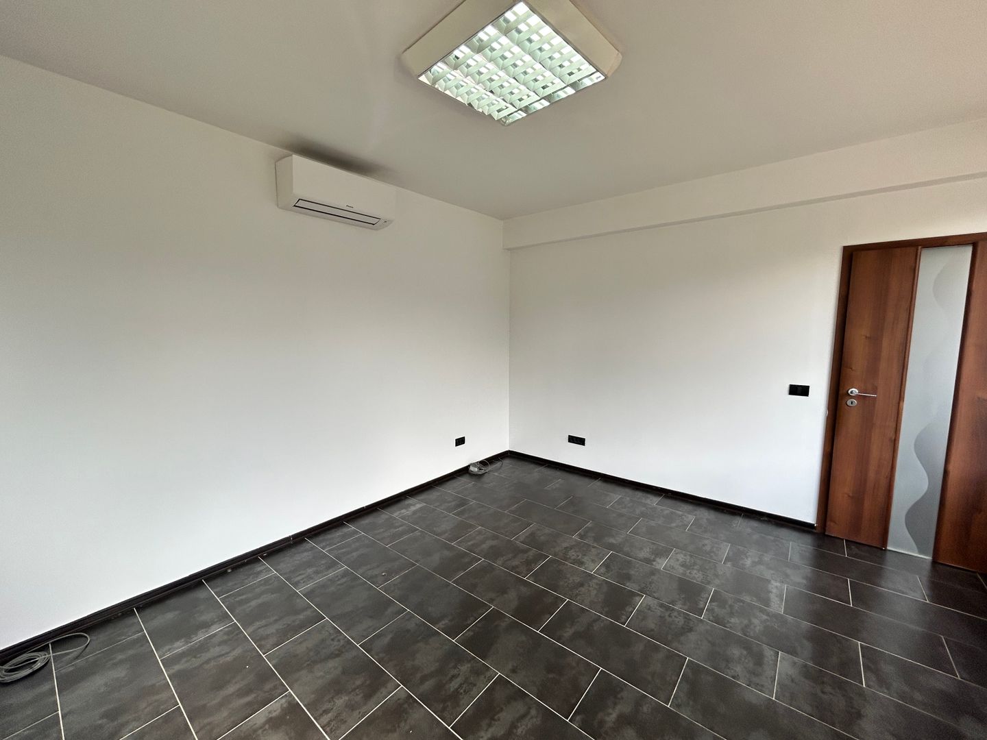 Spațiut de închiriat cu 7 camere, Zona Subcetate