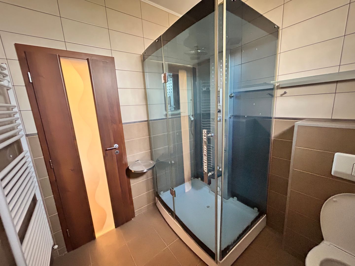 Spațiut de închiriat cu 7 camere, Zona Subcetate