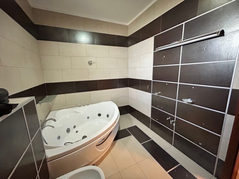 Spațiut de închiriat cu 7 camere, Zona Subcetate