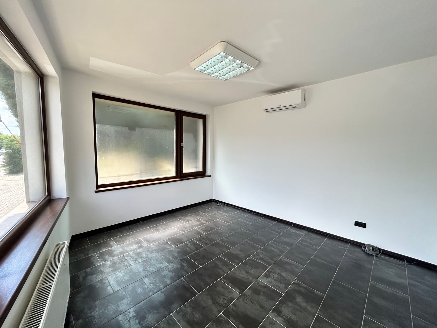Spațiut de închiriat cu 7 camere, Zona Subcetate