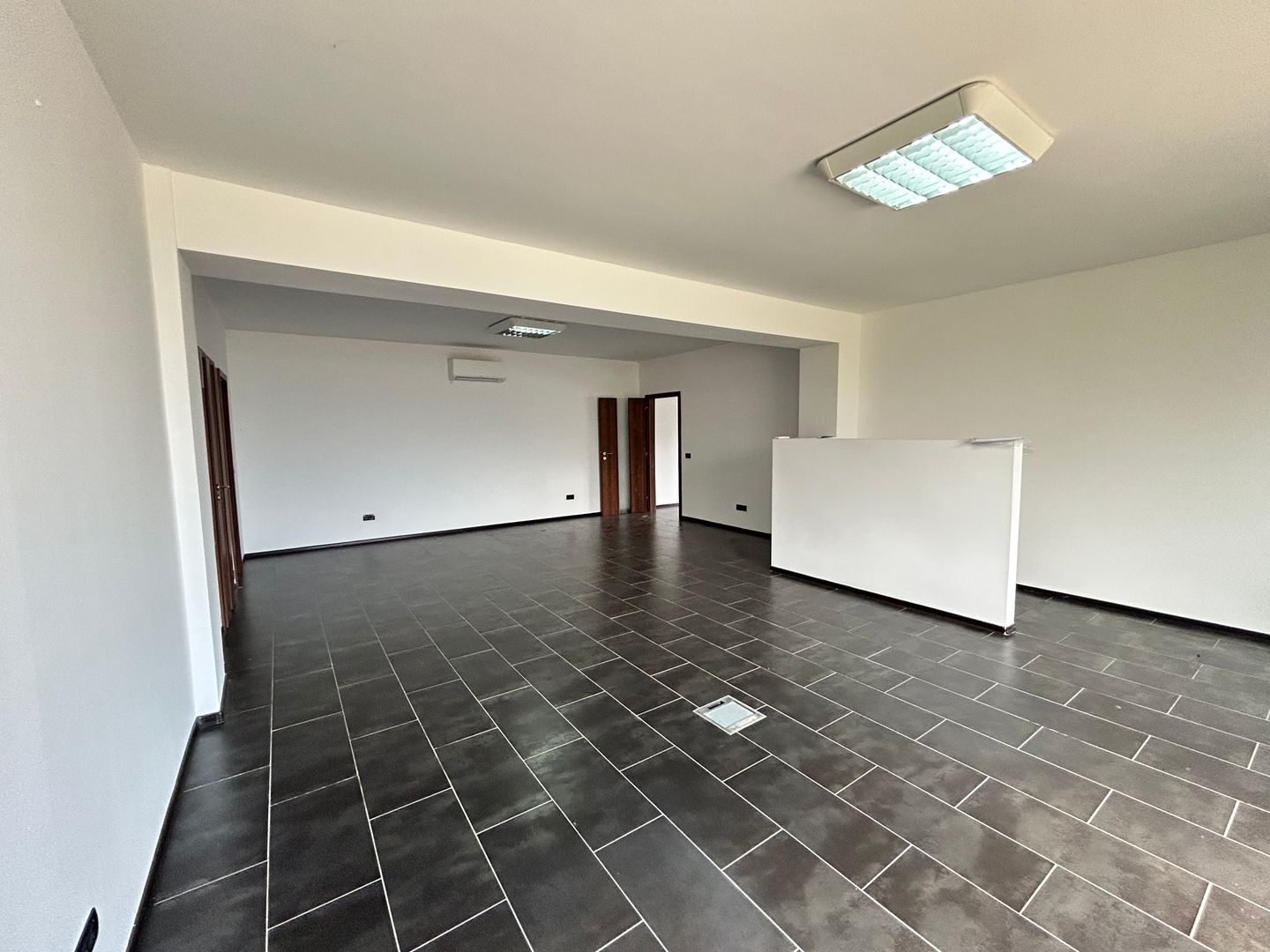 Spațiut de închiriat cu 7 camere, Zona Subcetate