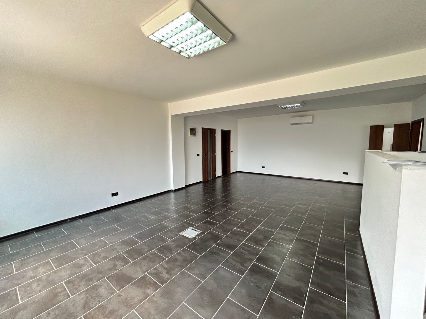 Spațiut de închiriat cu 7 camere, Zona Subcetate